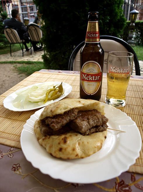 Co zjeść: pyszne banjaluckie čevapi w Kod Muje